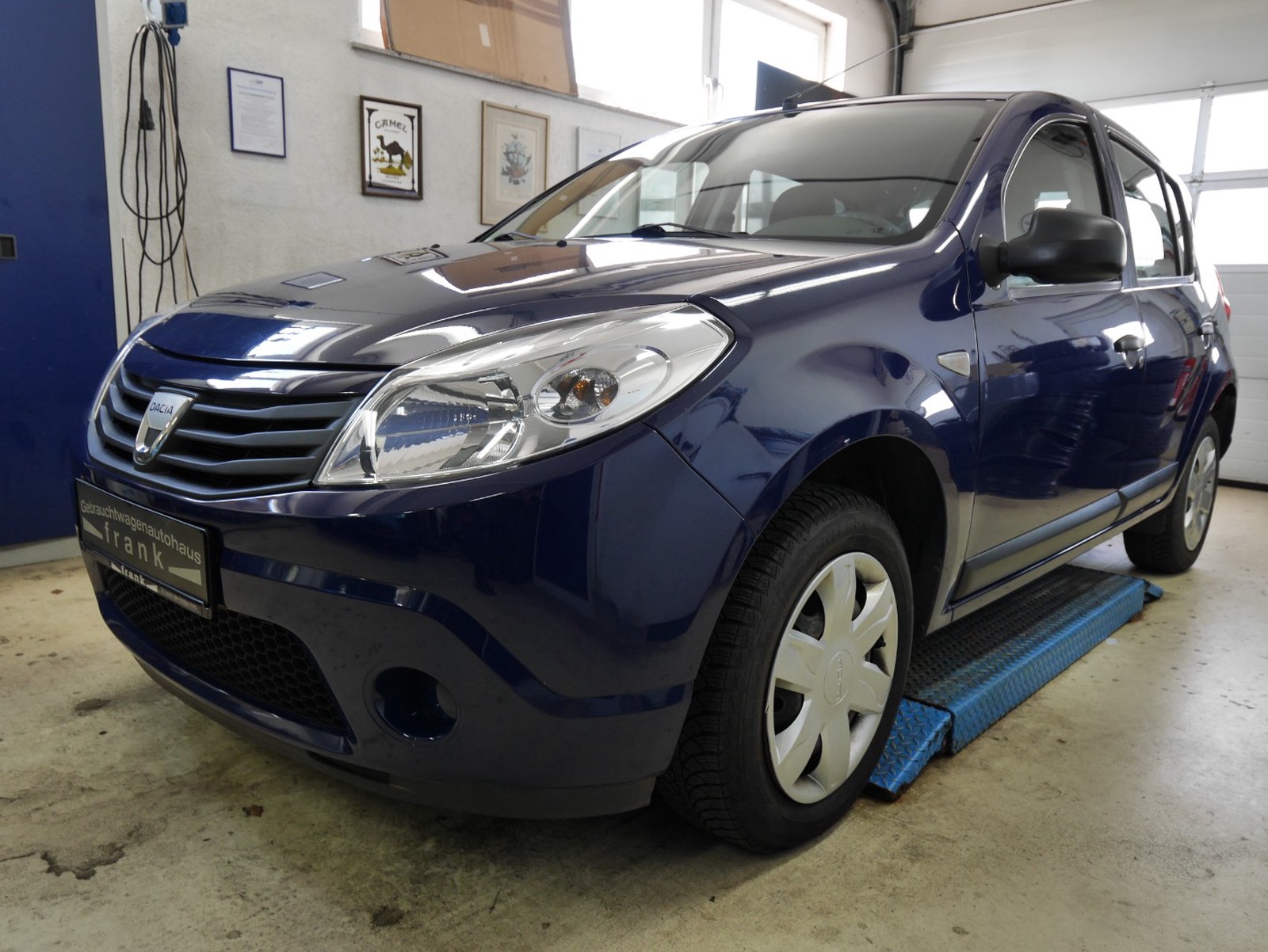 Dacia Sandero Eco Klima 9-fach bereift, 1 HAND