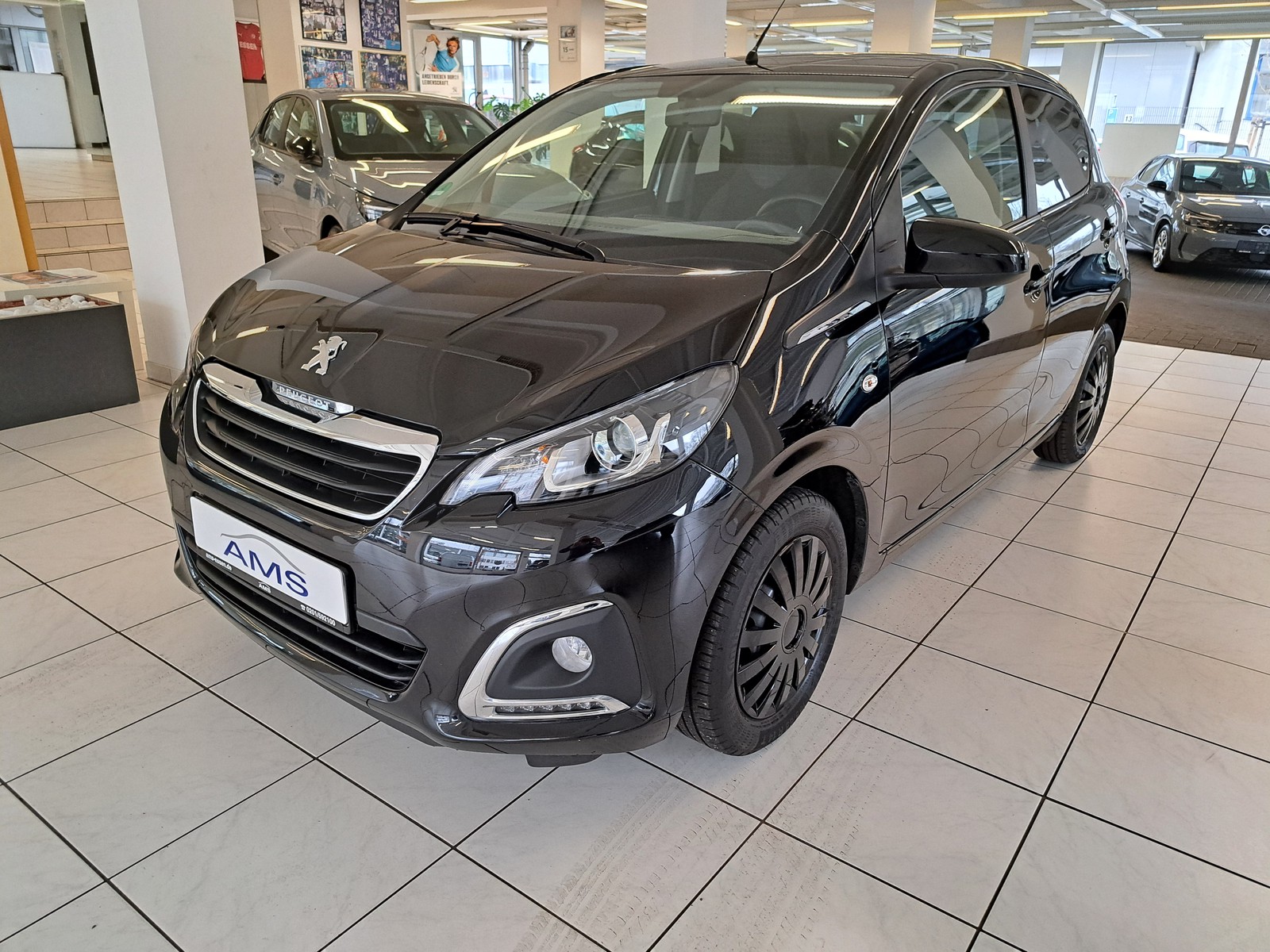 Peugeot 108 Allure 1. Hand