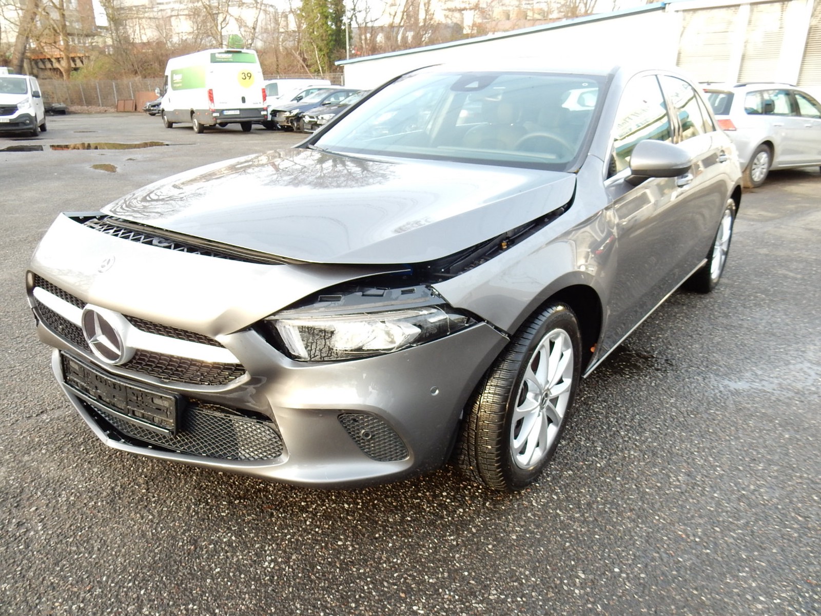 Mercedes-Benz A 180 7G-DCT Urban Navi-Premium Autom. SHZ.