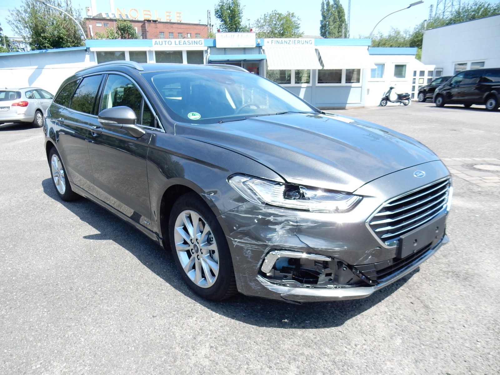 Ford Mondeo Turnier 2.0 D Autom. AWD Titanium Kamera. Navi. Panorama. SHZ. Alu.