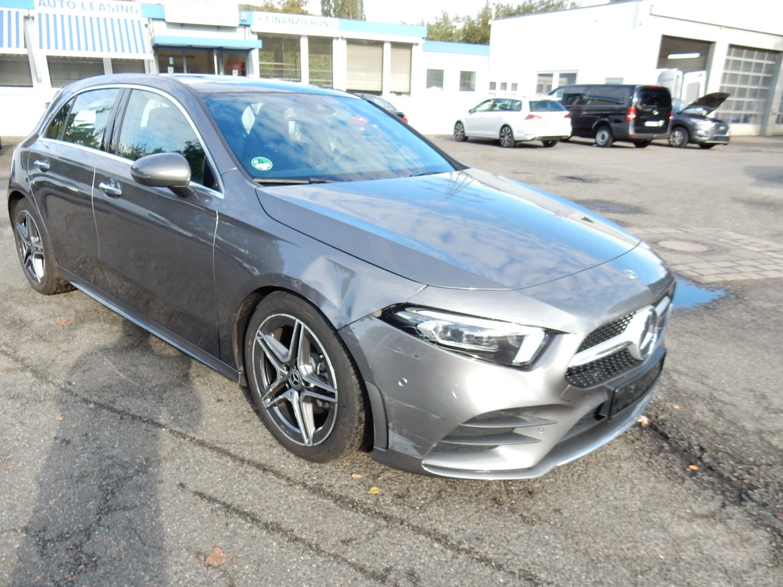 Mercedes-Benz A 180 i AMG-Line Autom. Kamera. Navi. Klimaautom. Panoramadach. SHZ.