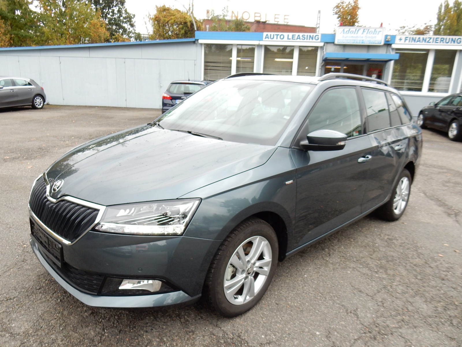 Skoda Fabia Combi 1.0 TSI Ambition Kamera. Navi. Klimaaut. Panoramadach SHZ.
