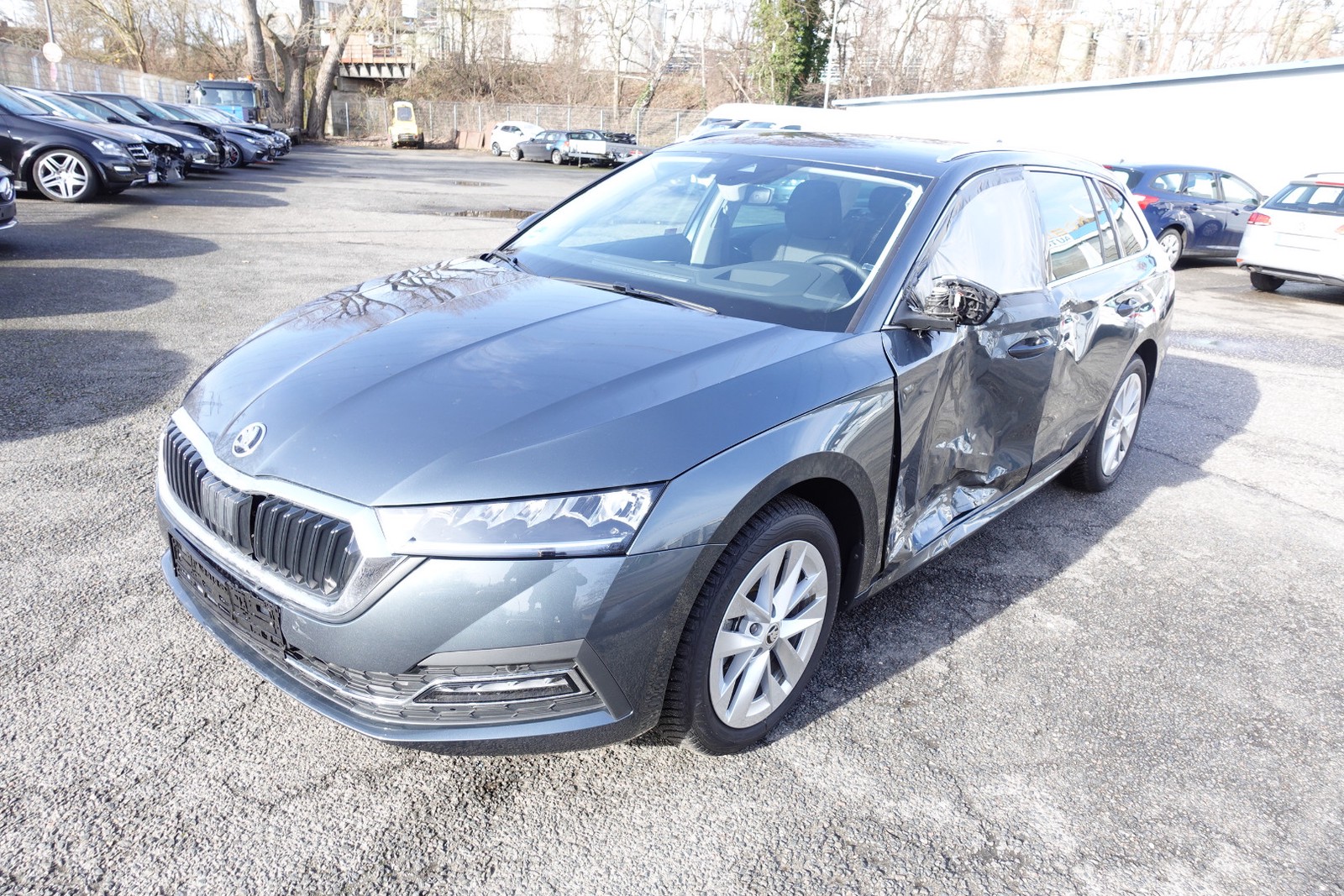 Skoda Octavia 2.0 TDI DSG First Edition Navi. Autom. Klimaaut. Alu. SHZ.Kamera.