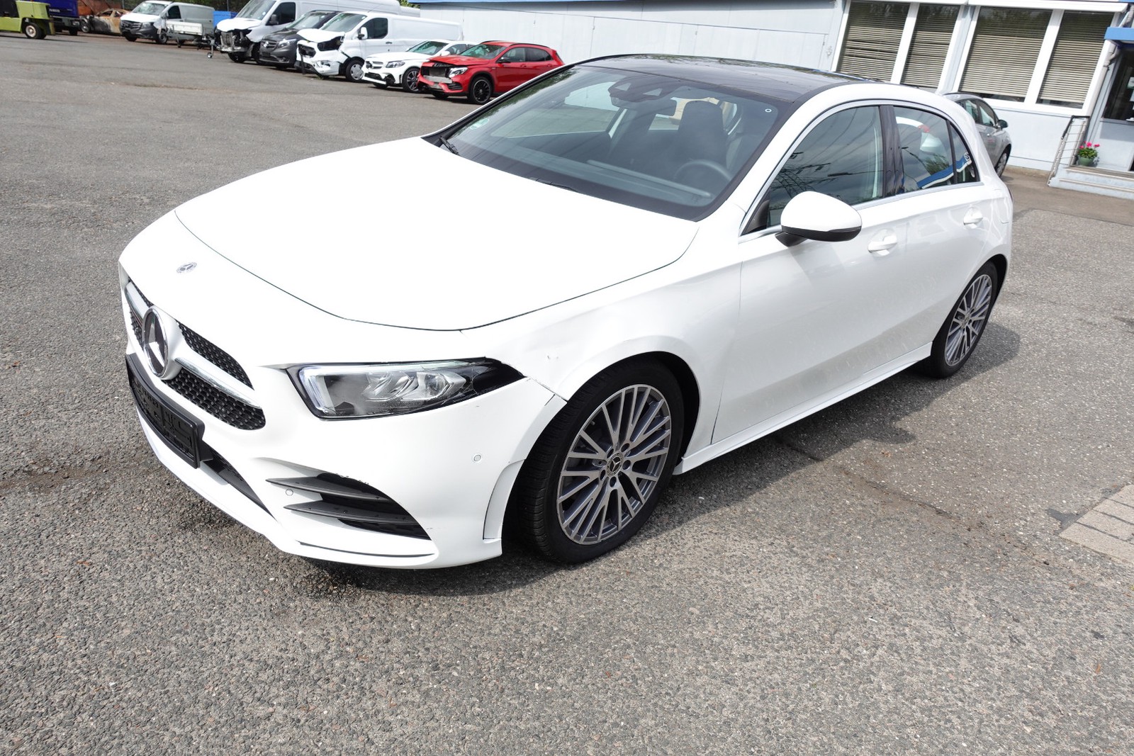 Mercedes-Benz A 180 i Autom. AMG-Line Navi. Klimaaut. SHZ.Panoramadach. Alu.
