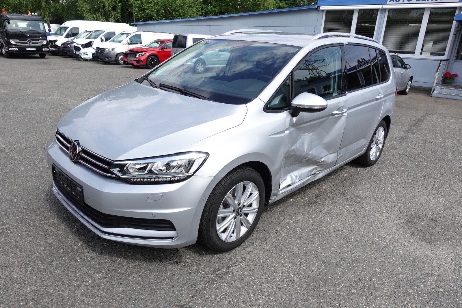 Volkswagen Touran 1.5 TSI DSG United Start-Stopp Kamera. Navi. Alu. 7-Sitze. SHZ.PDC.