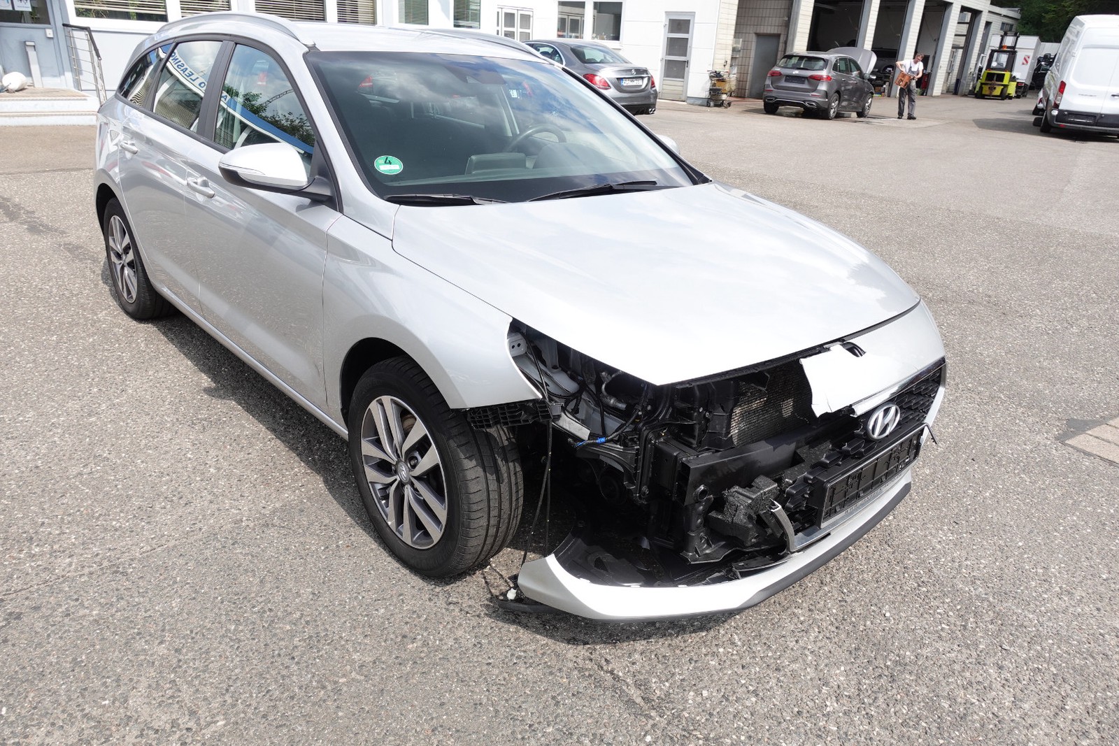 Hyundai i30 1.6 CRDi Autom. Kamera. AHK. Klimaaut. Alu. SHZ. PDC.