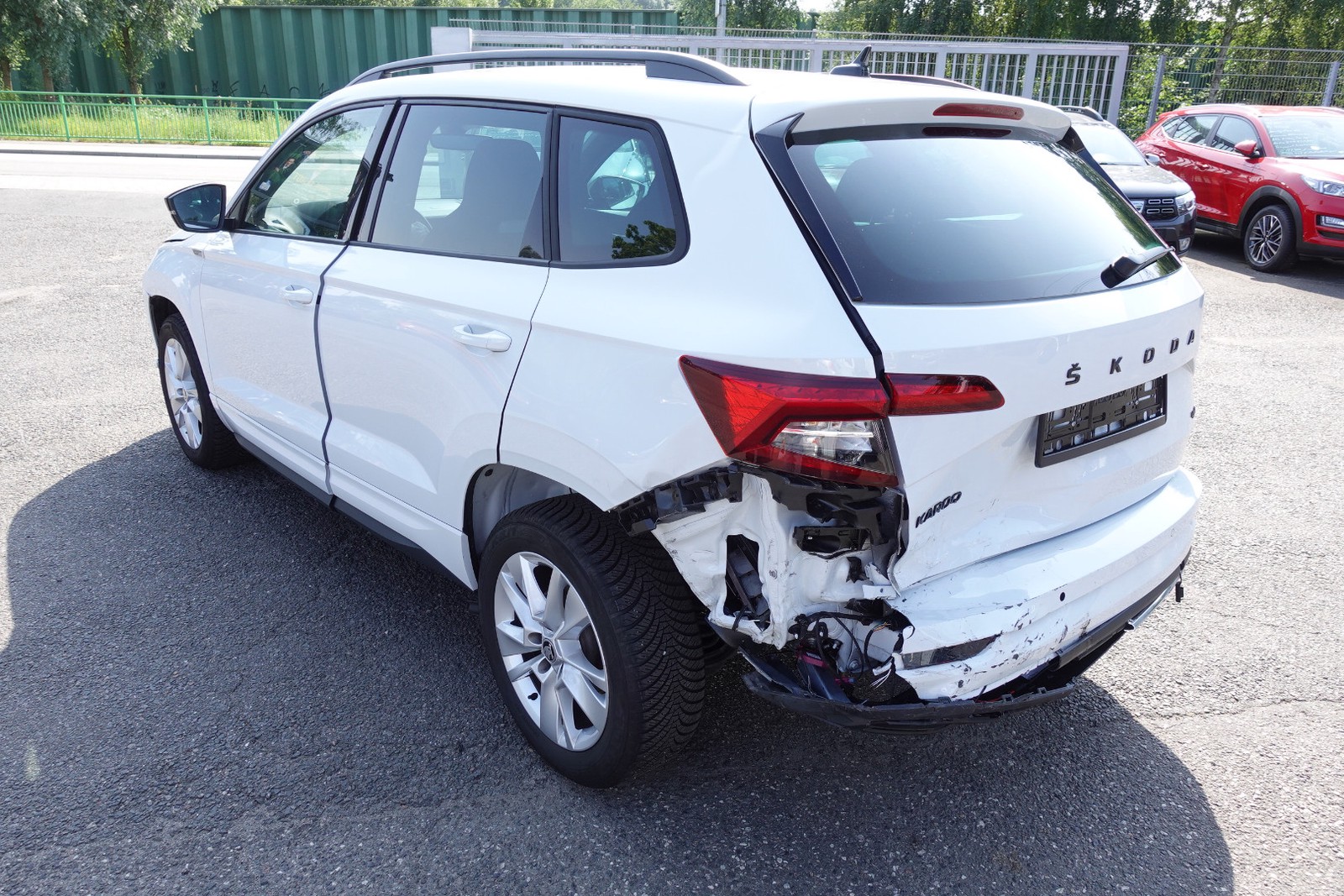 Skoda Karoq 2.0 TSI DSG Sportline 4x4 Navi. Klimaaut. PDC. SHZ. Panoramadach. Kamera.