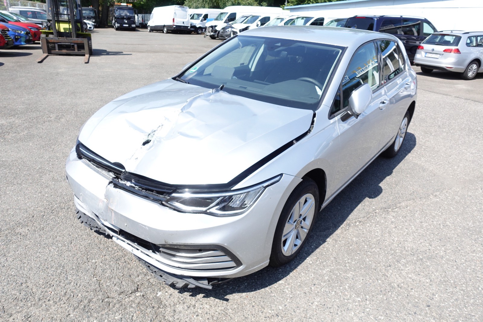 Volkswagen Golf VIII 2.0 TDI DSG Life Navi. Klimaaut. SHZ. Alu. PDC.