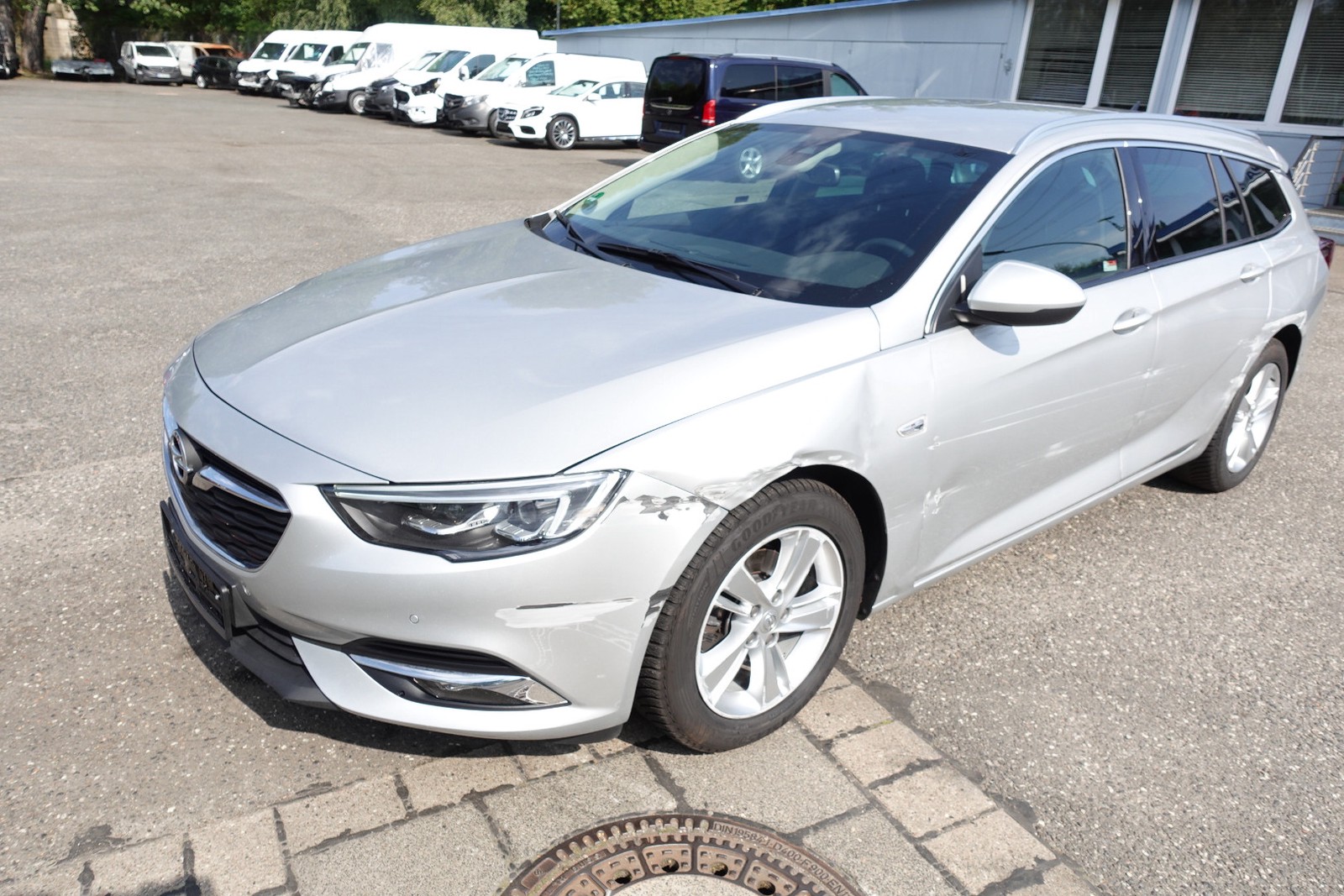 Opel Insignia B Sports Tourer 1.5 i INNOVATION Autom. Kamera. Navi. Klimaau. SHZ. PDC.