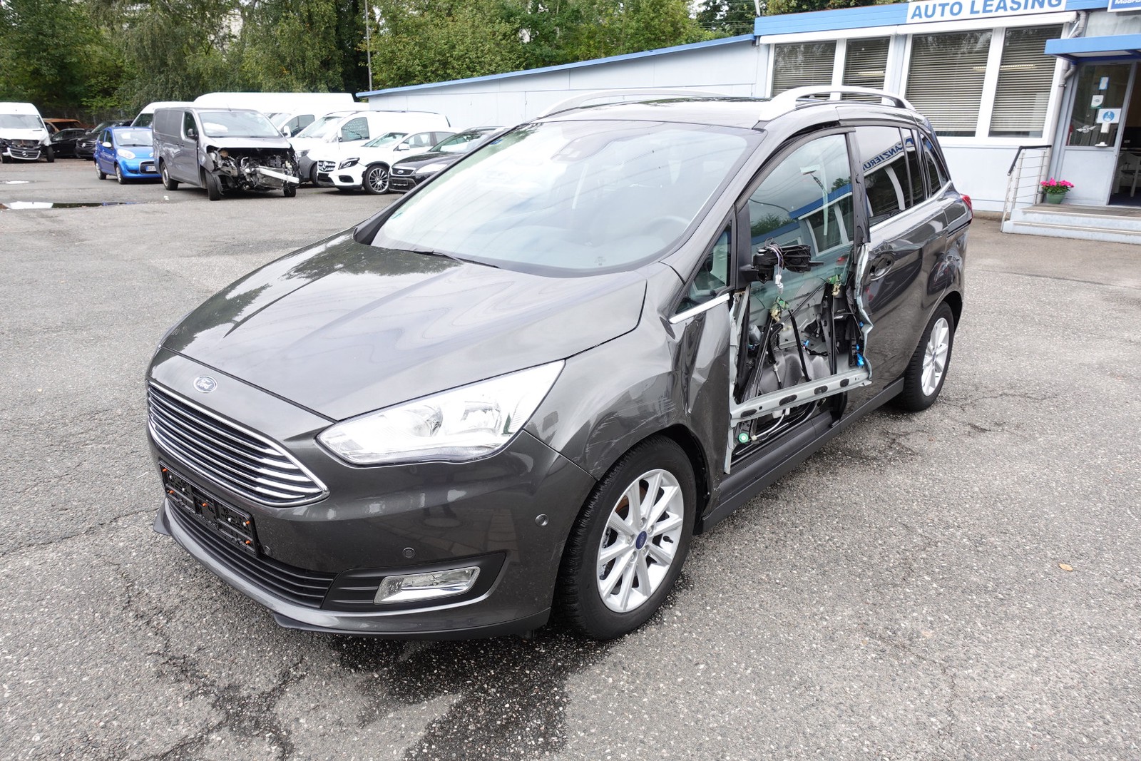 Ford Grand C-Max 1.5 i Titanium Navi. Klimaaut. Alu. SHZ.PDC.