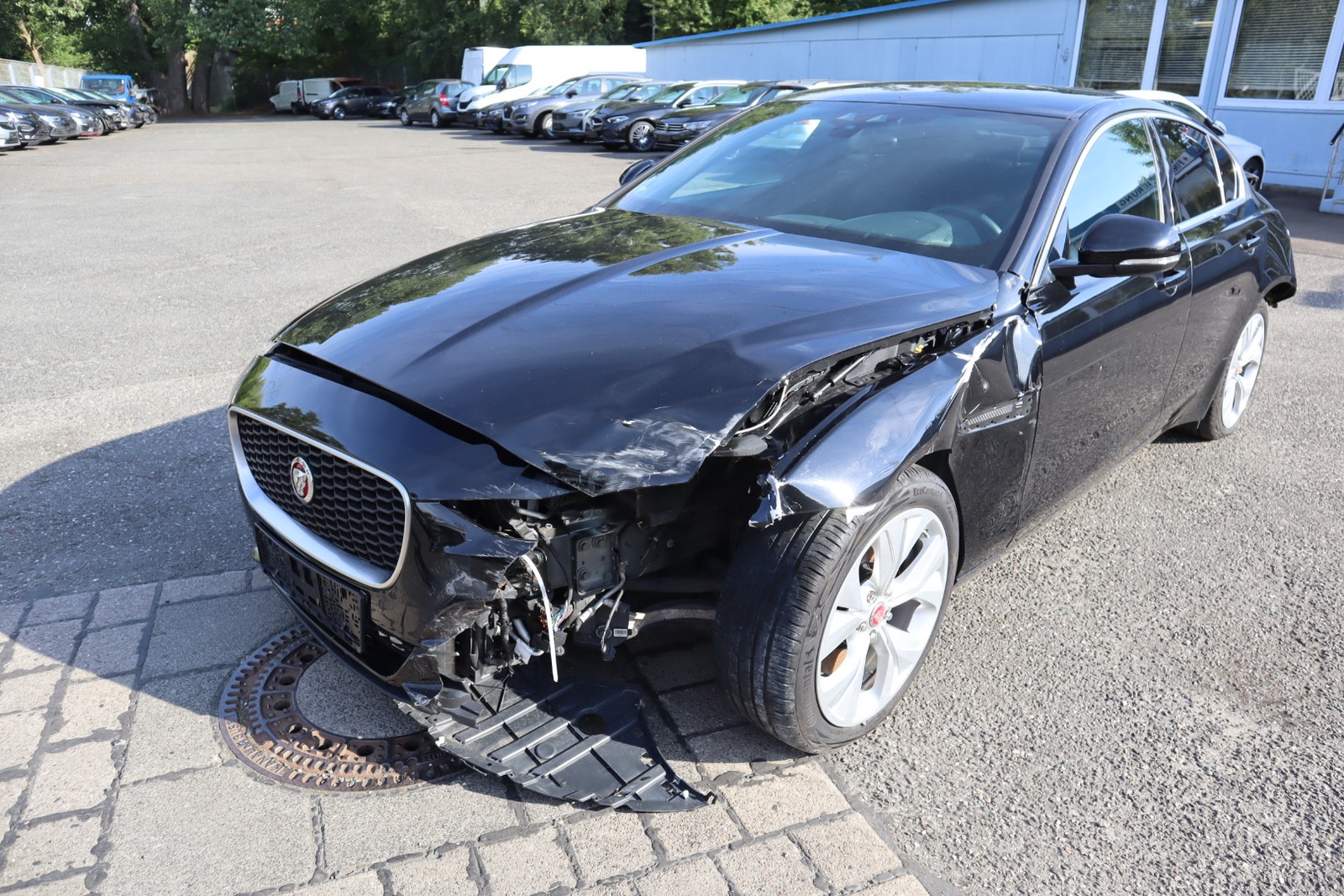 Jaguar XE S P 250 Autom. Navi. Leder. Kamera. SHZ. PDC.