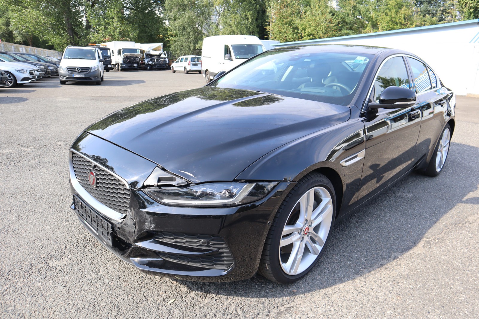 Jaguar XE HSE P 250 Autom. Kamera. Leder. Navi. SHZ. PDC.