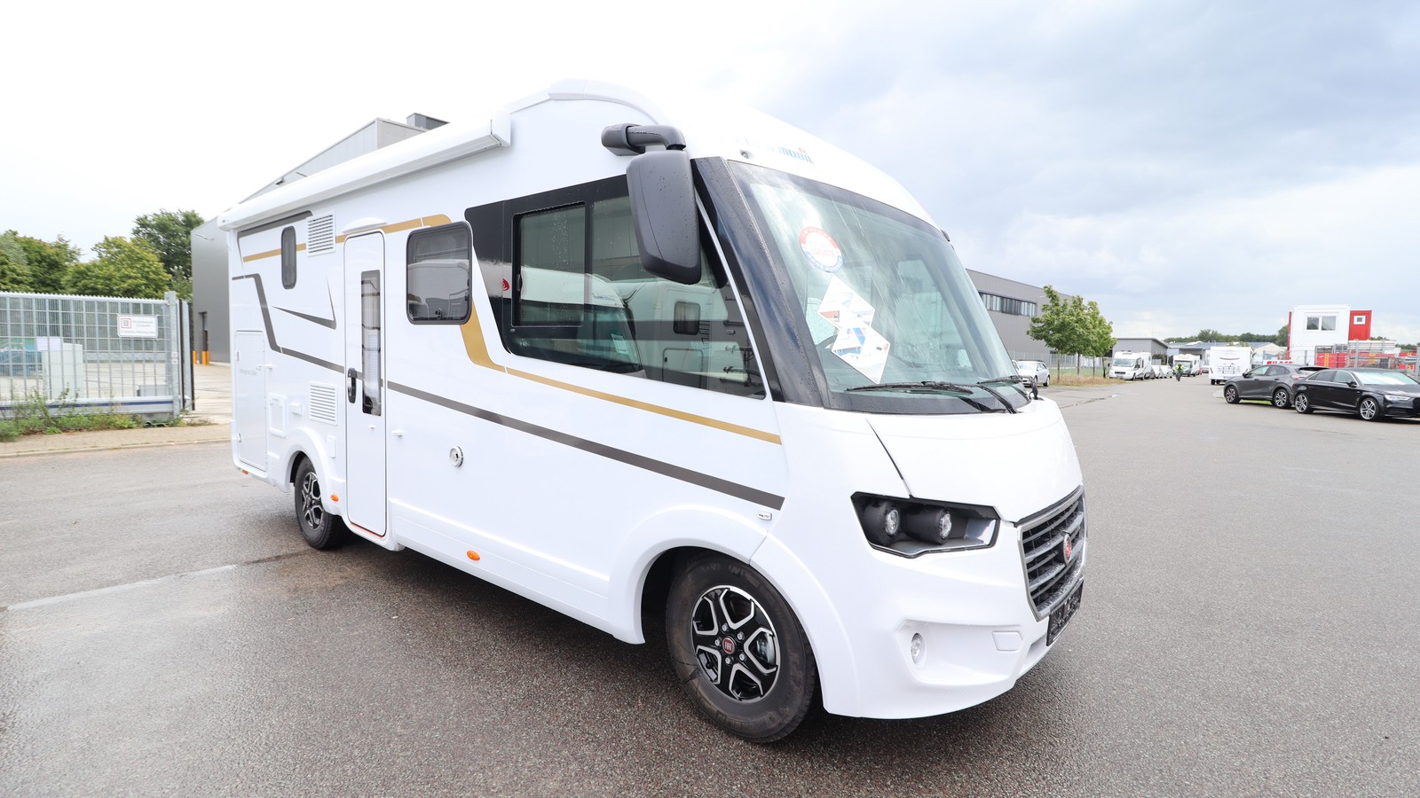 Eura Mobil Integra Line 695 LF Backofen Stützen AHK Markise