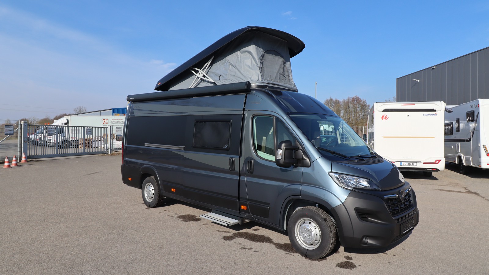 Robeta Womondo 636 Lifestyle Aufstelldach AHK Solar Kamera
