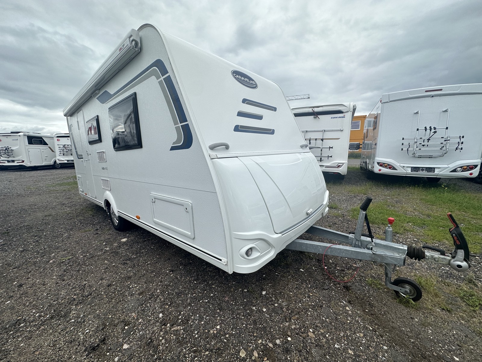 Caravelair Alba 460 Style Autark Markise mit Vorzelt/Moover/SAT-TV/Solar