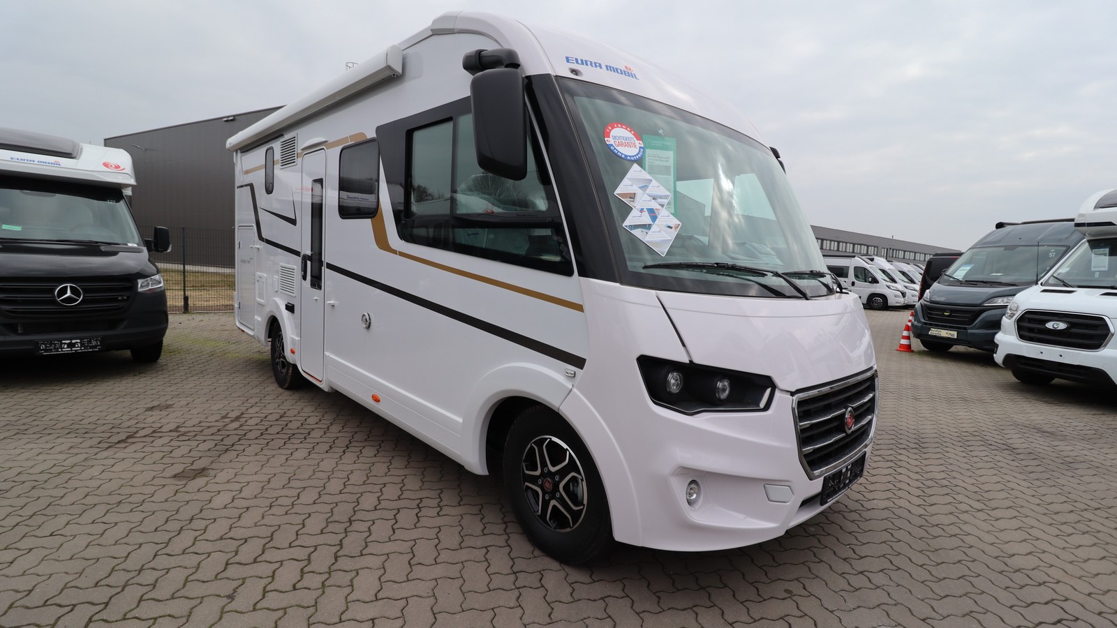 Eura Mobil Integra Line 695 LF Backofen Stützen Abverkaufsaktion -24% Rabatt