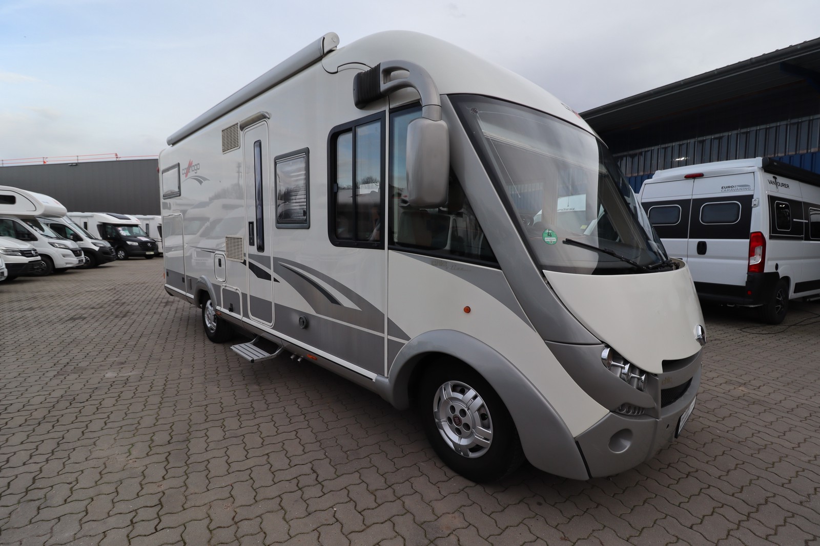 Carthago Chic E-Line I49 Automatik Solar NAVI KAMERA Dachklima