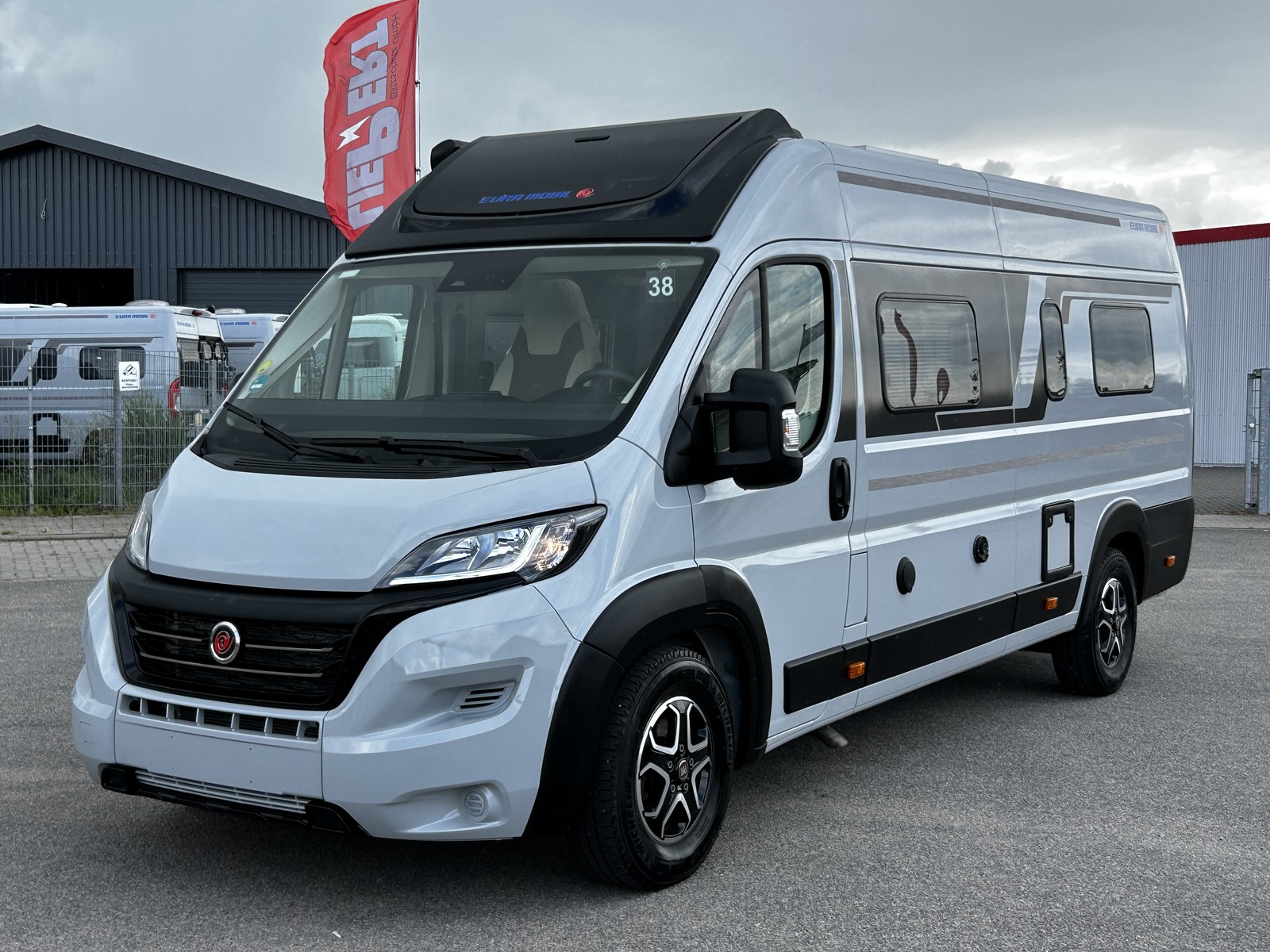 Eura Mobil VAN 635 EB Mondial Plus Fahrassistenz 35H Solar Lithium