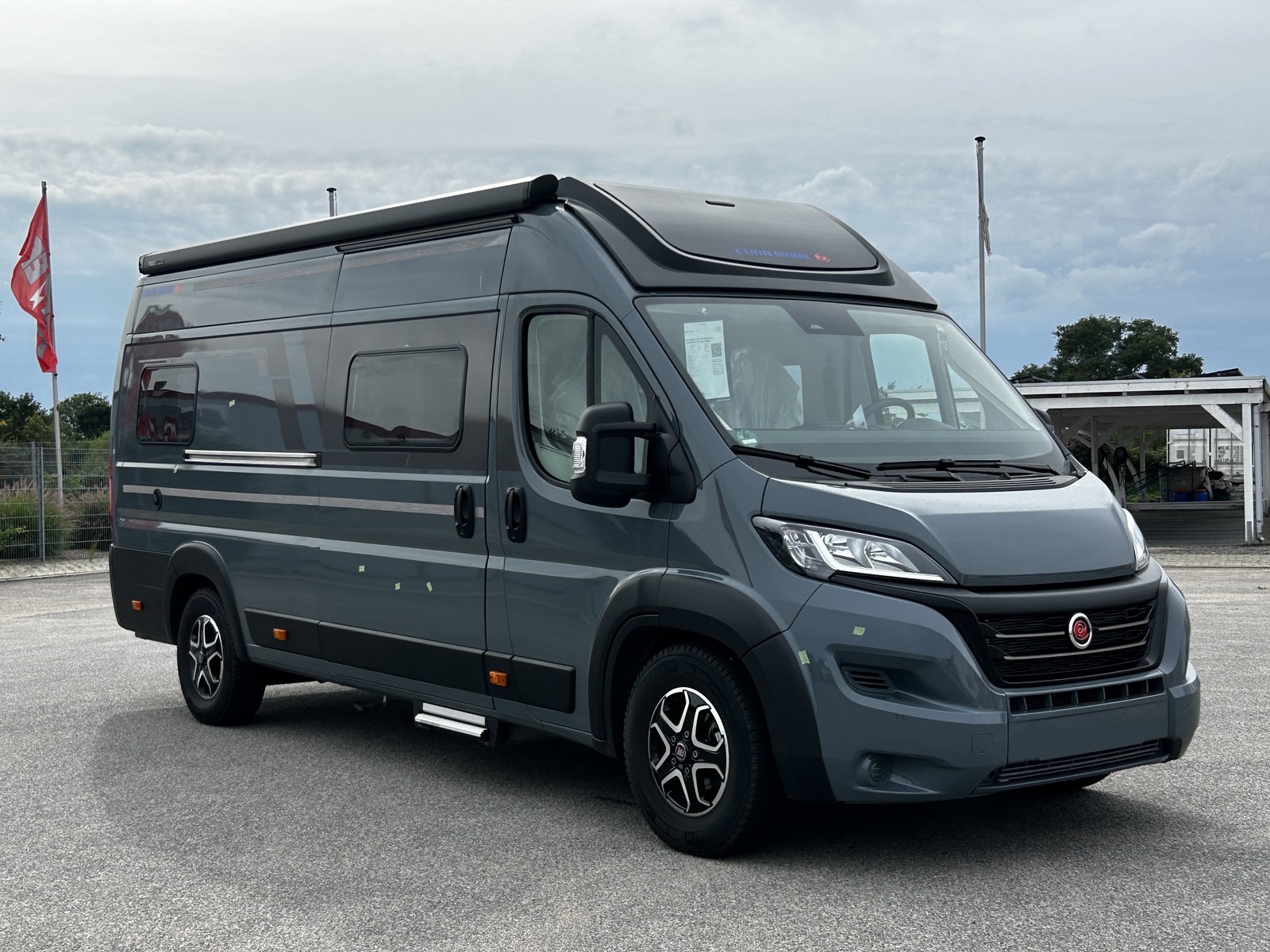 Eura Mobil VAN 635 EB Mondial Plus Fahrassistenz 35H Solar Lithium