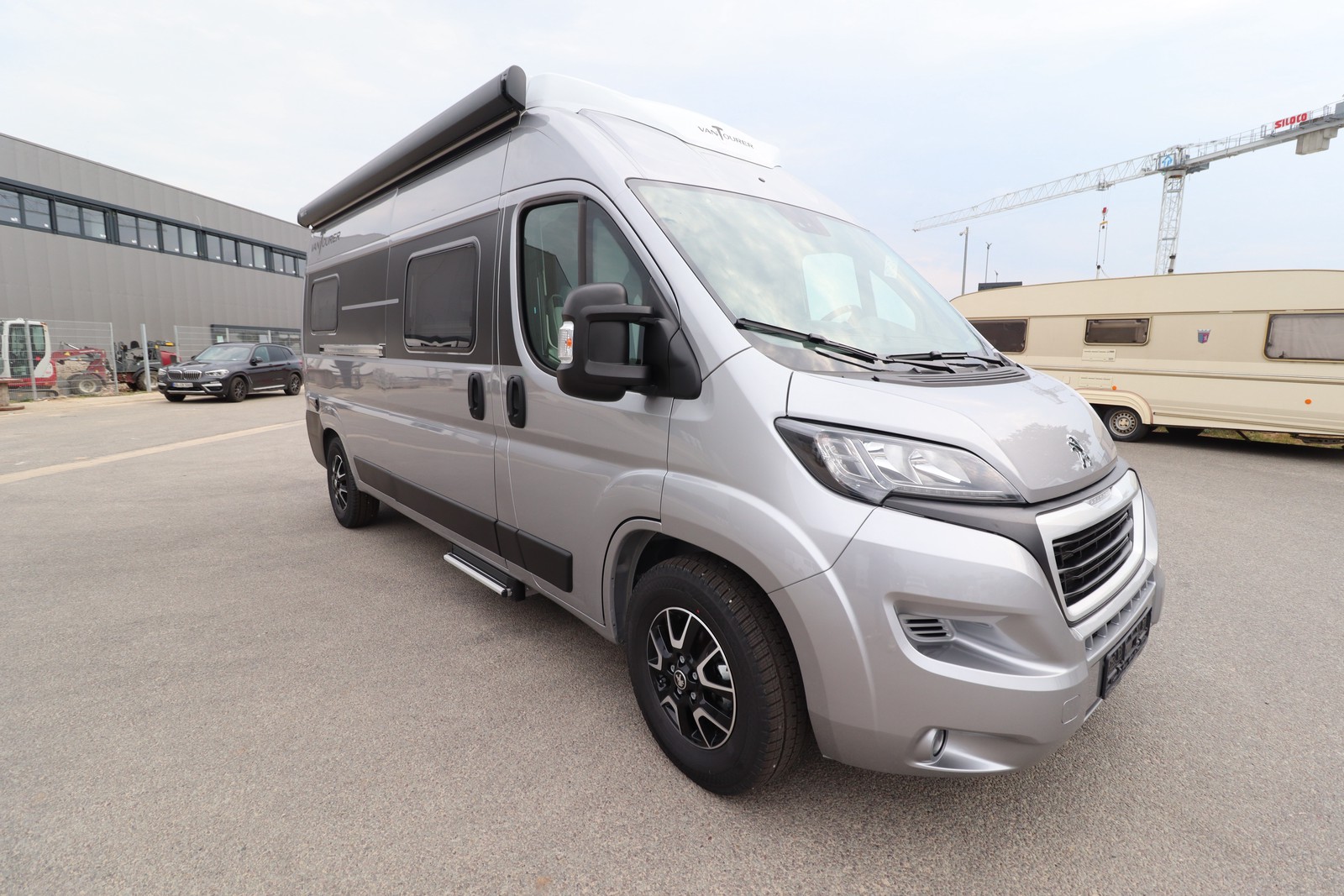 VANTourer 600D Aufstelldach Markise 165 PS/ AHK/Lithium 200 AH/Navi/Kamera