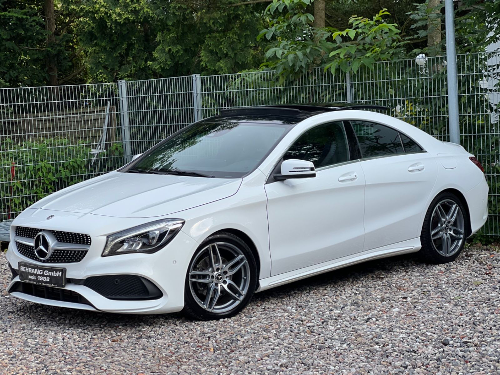Mercedes-Benz CLA180 AMG SPORTPAKET *PANORAMA*LED*NAVI*