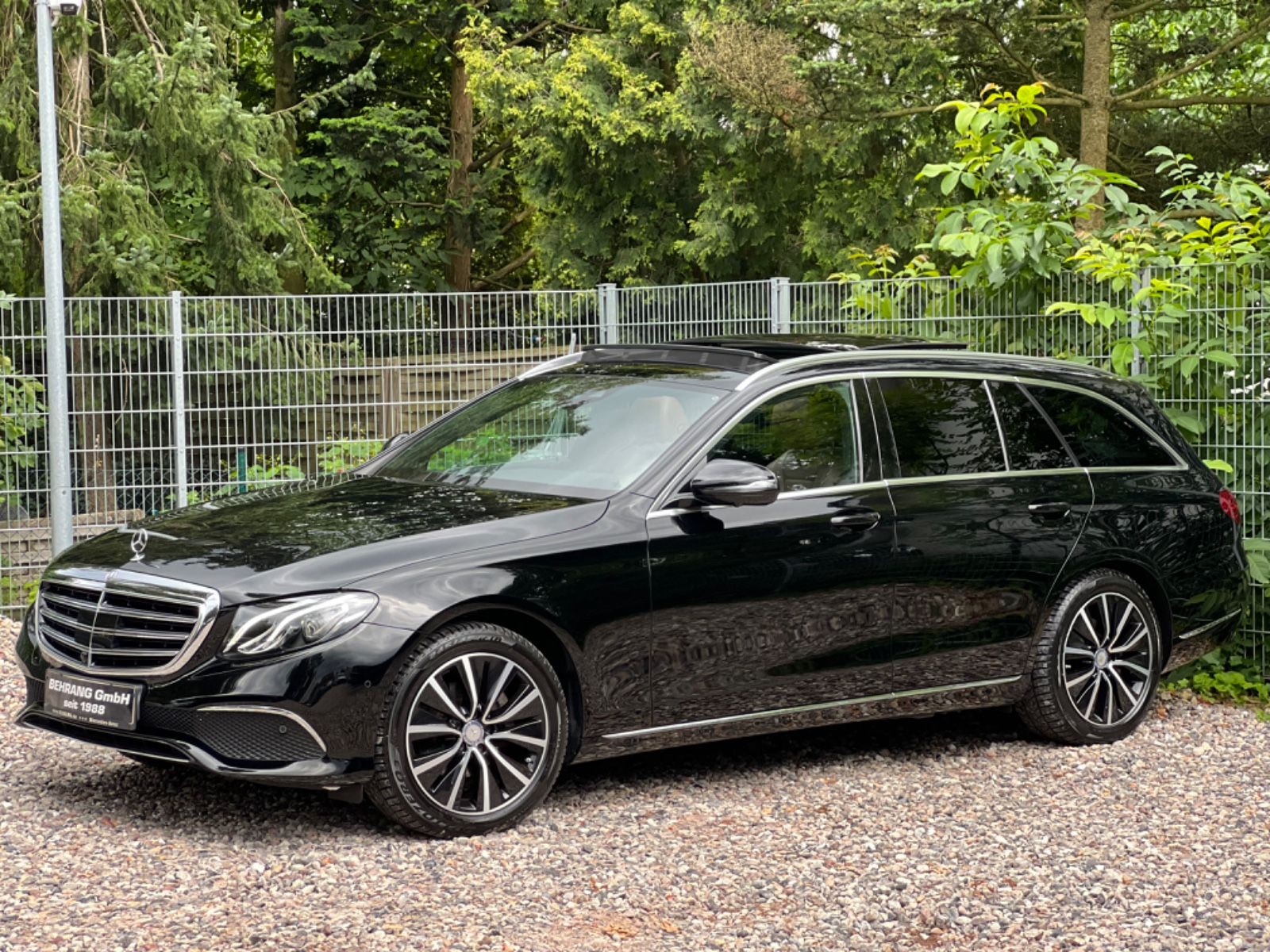 Mercedes-Benz E220Td*PANORAMA*WIDESCREEN*COMAND*MOD.2017*