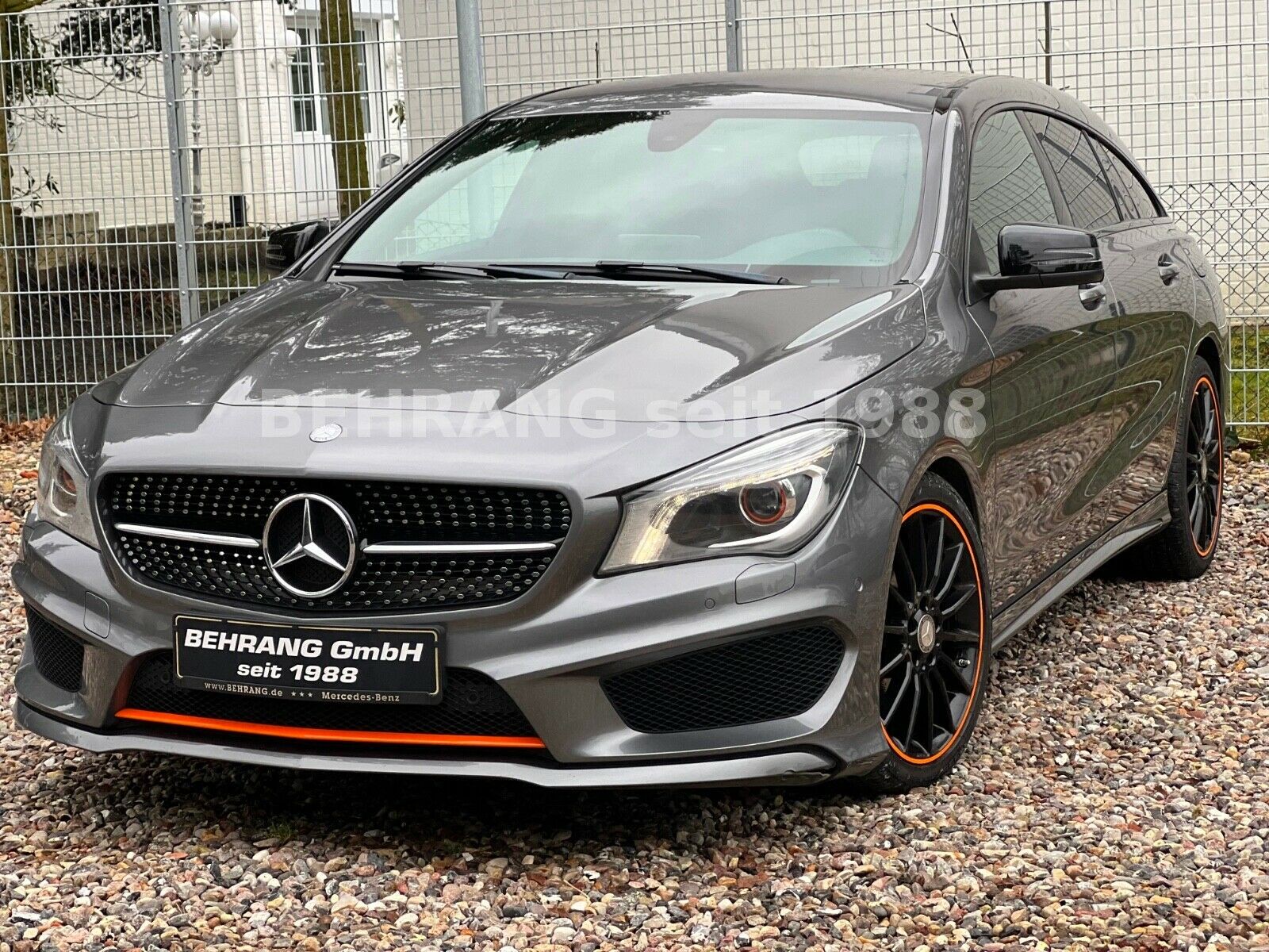 Mercedes-Benz CLA 200 Shooting Brake ORANGE ART AMG BI-XENON