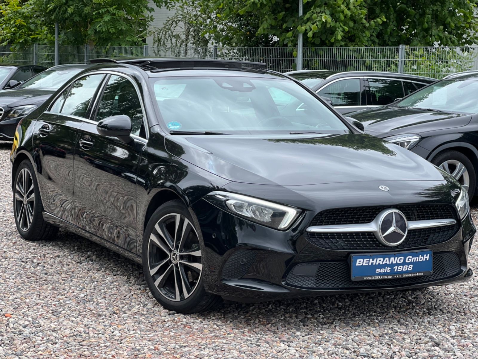 Mercedes-Benz A180*URBAN*NAVI*AMBIENTE*KAMERA*PANORAMA*MOD2020