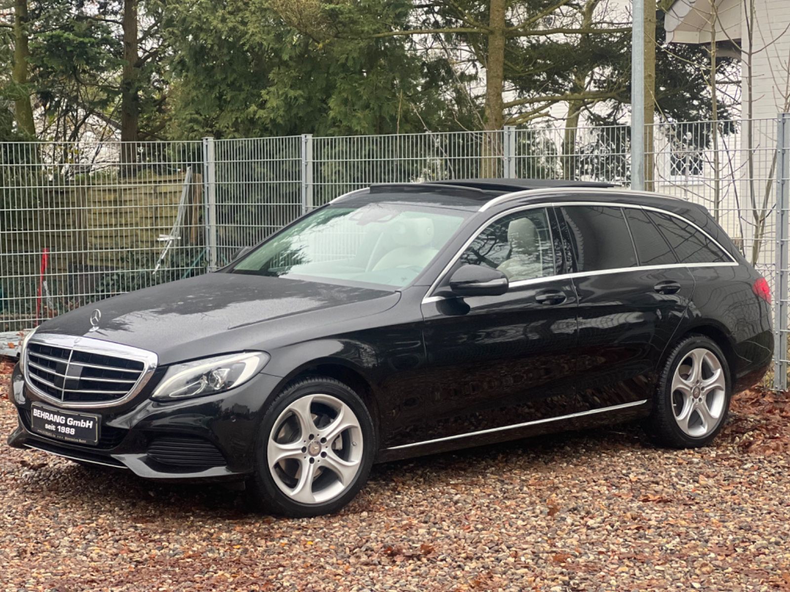 Mercedes-Benz C220Td EXCLUSIVE *PANORAMA*DISTRO*HEAD-UP*AHK*