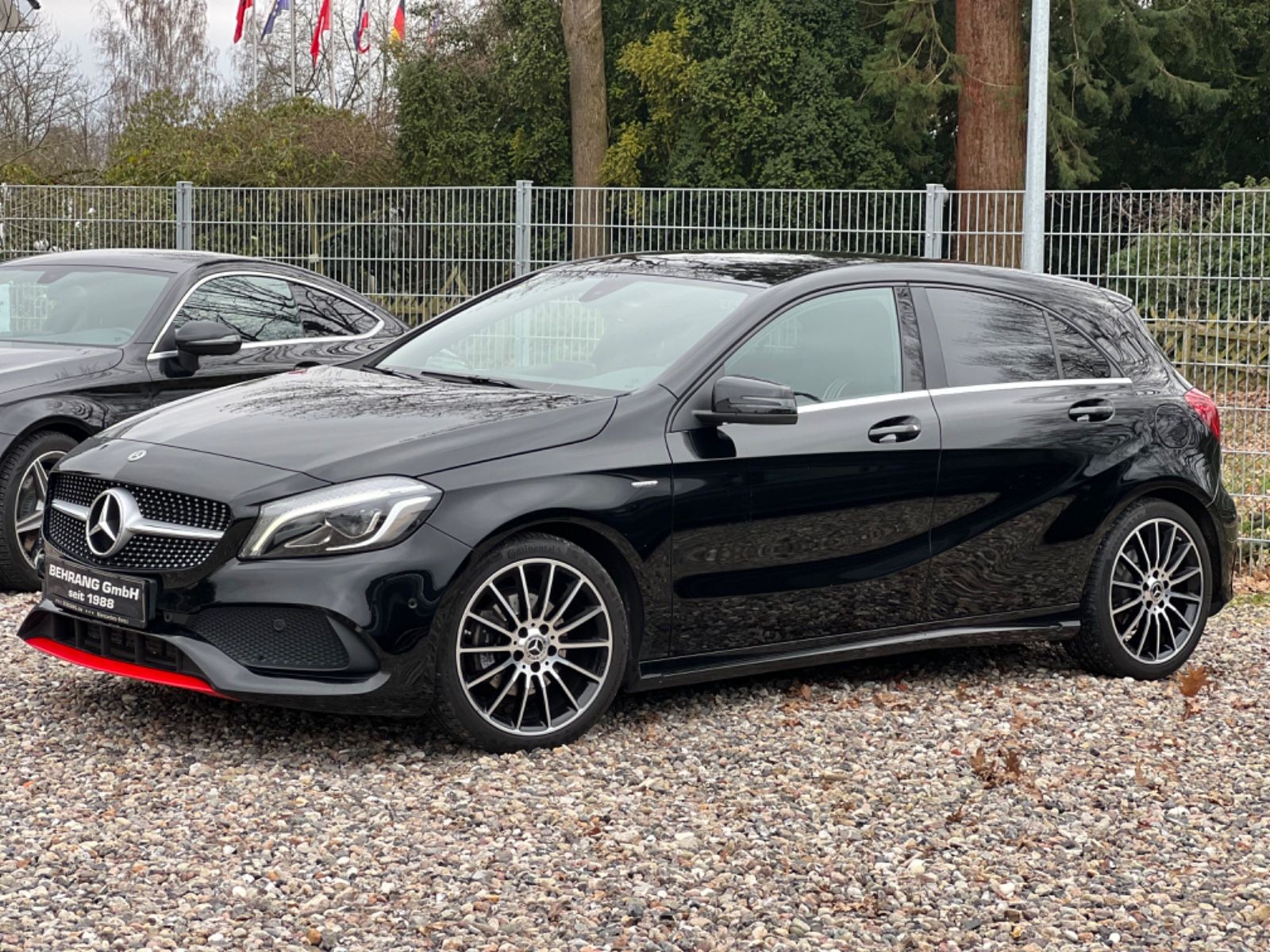 Mercedes-Benz A180 *AMG*KAMERA*MODELL2018*NAVI*WHITE ART*
