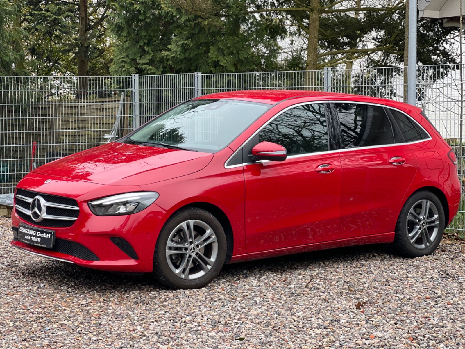 Mercedes-Benz B200*AUTOMATIK*AHK*WIDESCREEN*TOTWINKEL*NAVI*