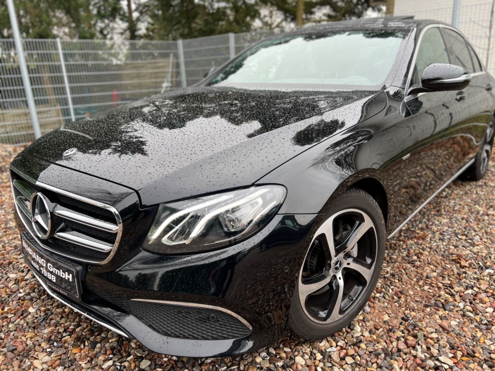 Mercedes-Benz E200 AVANTGARDE SPORT STYLE *WIDESCREEN*KAMERA*