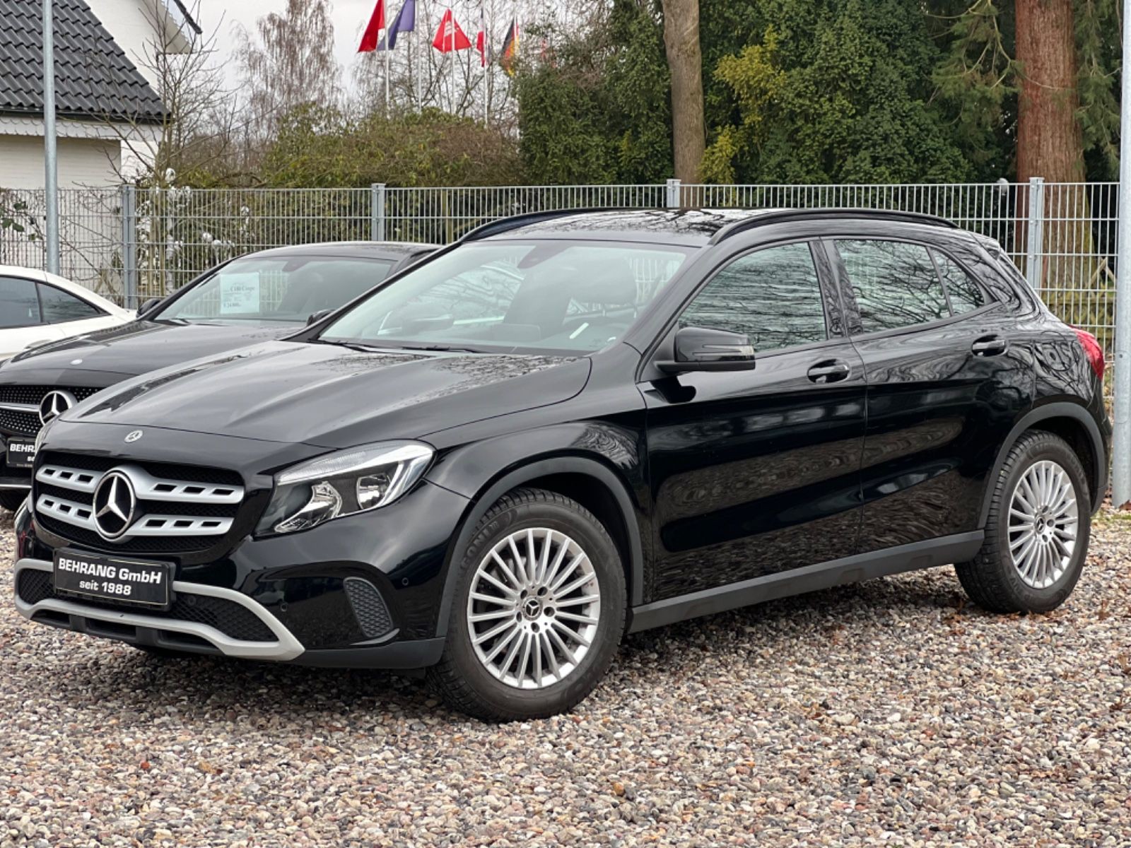 Mercedes-Benz GLA180 FACELIFT *NAVIGATION*SITZHEIZUNG*PDC*
