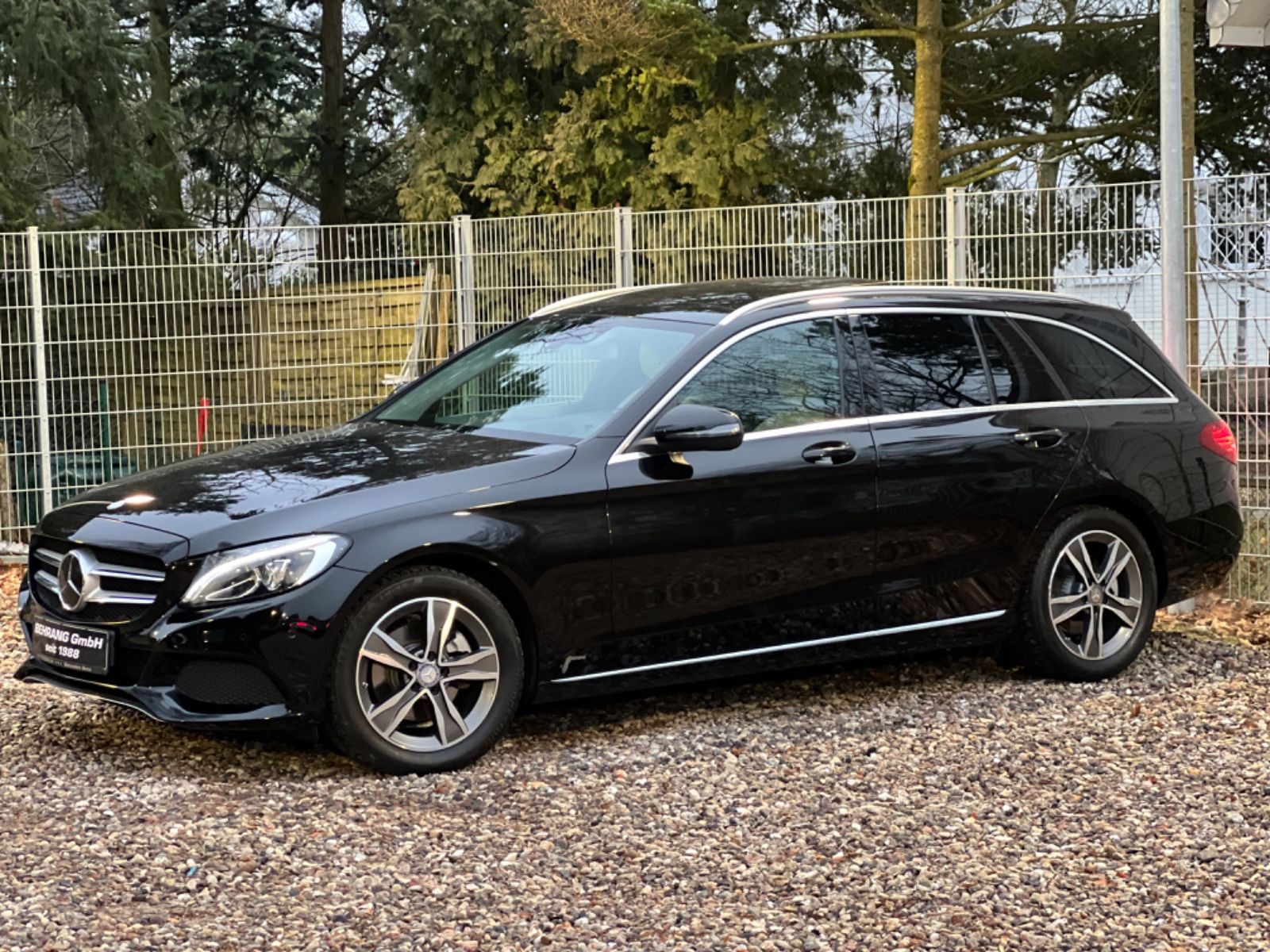 Mercedes-Benz C220Td AVANTGARDE *PANORAMA*STANDHEIZUNG*HEAD-UP