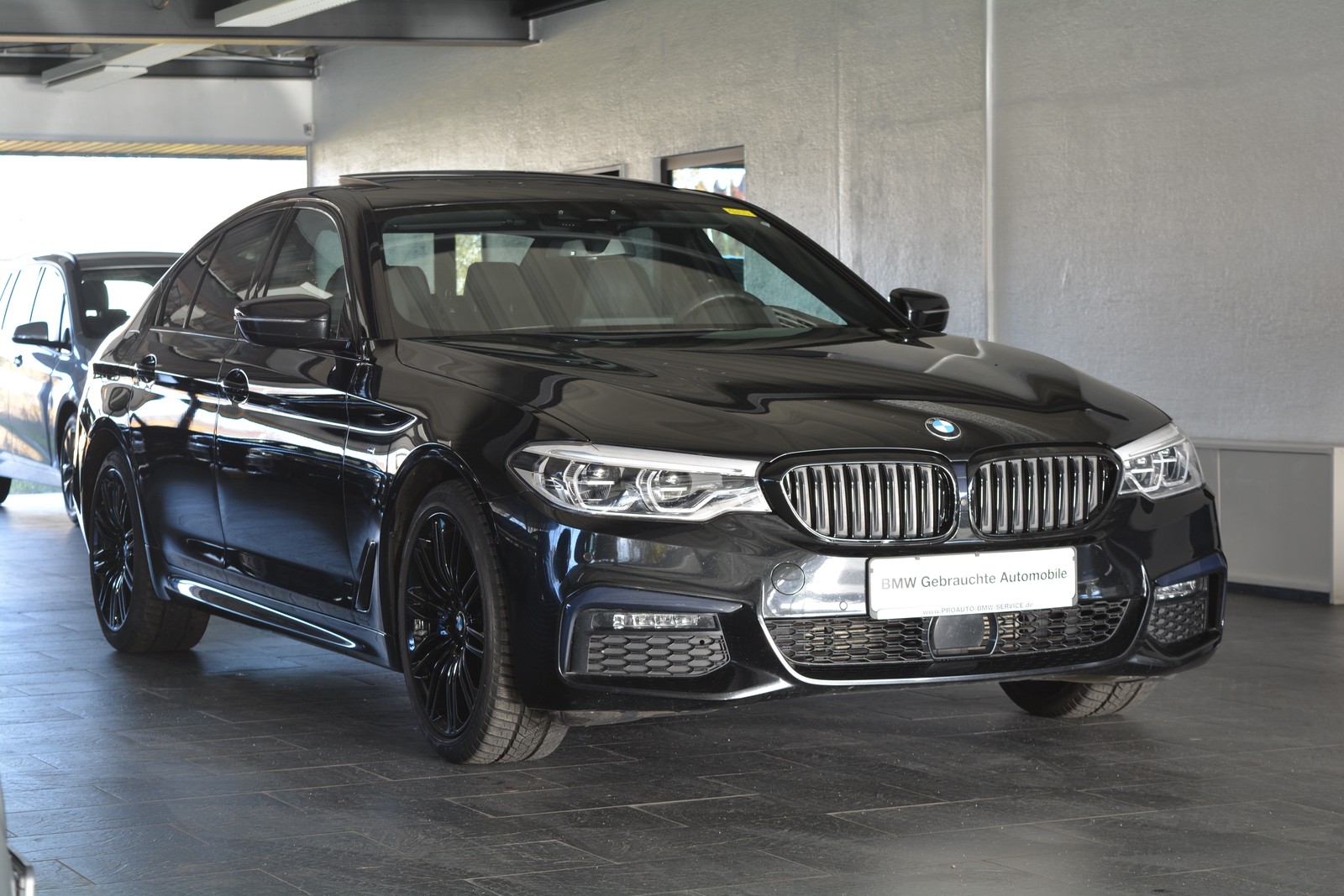 BMW 530 d M Sport ACC/AHK/GLASDACH/STANDHEIZUNG