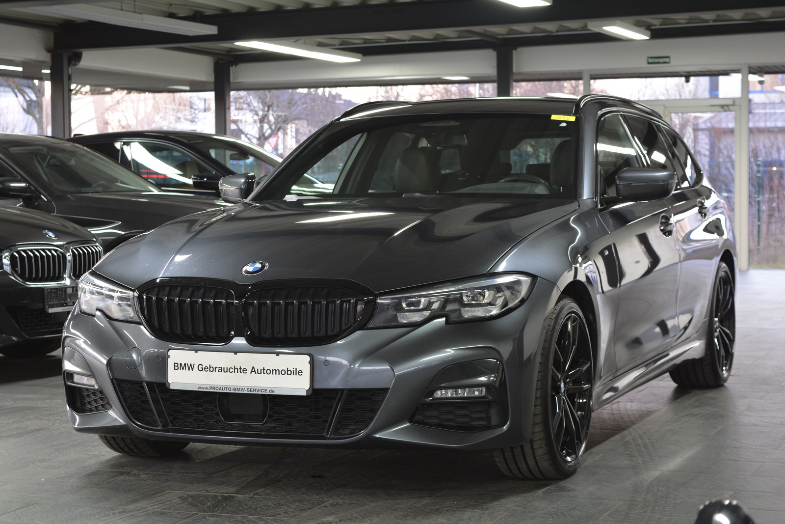 BMW 320 d xDrive Touring M Sport AHK/NP 71.512,85 €