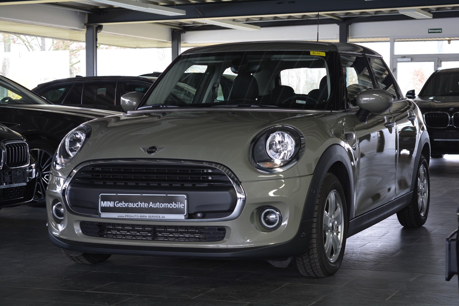 MINI ONE NAVI/APPLE CARPLAY/8-FACH BEREIFT