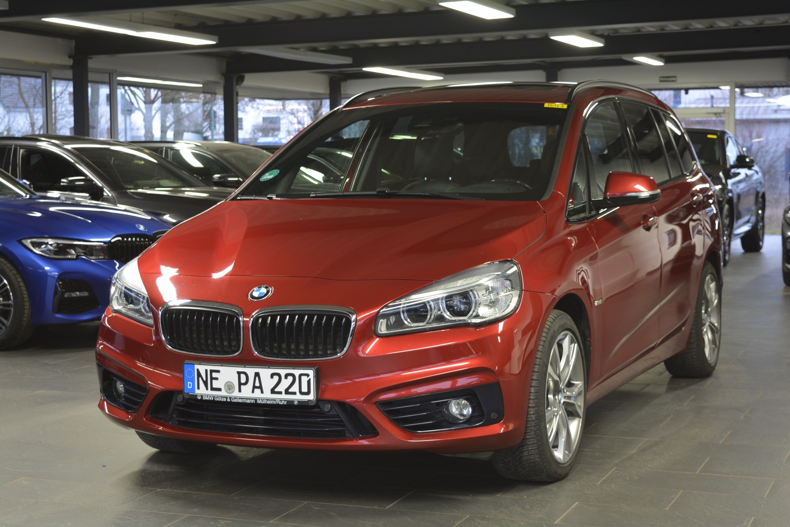 BMW 220 d xDrive Gran Tourer Sport Line HEAD-UP/LEDER/PANORAMA/DAB