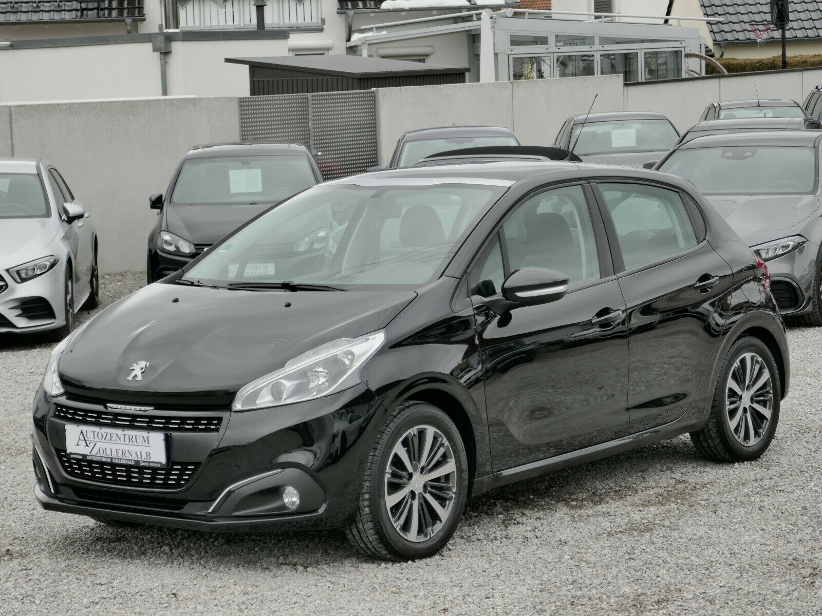 Peugeot 208 1.2 Active PureTech 82 *NAVI*KAMERA*PANORAMA