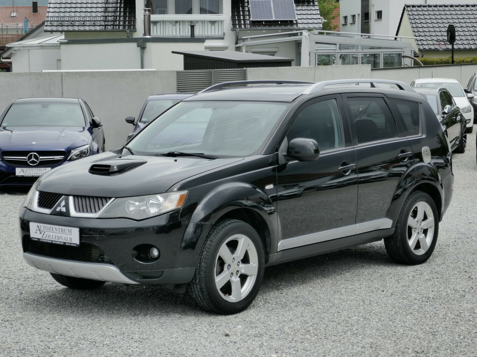 Mitsubishi Outlander 2.0 DI-D 4WD *7-SITZER*TEMPOMAT*KLIMA*