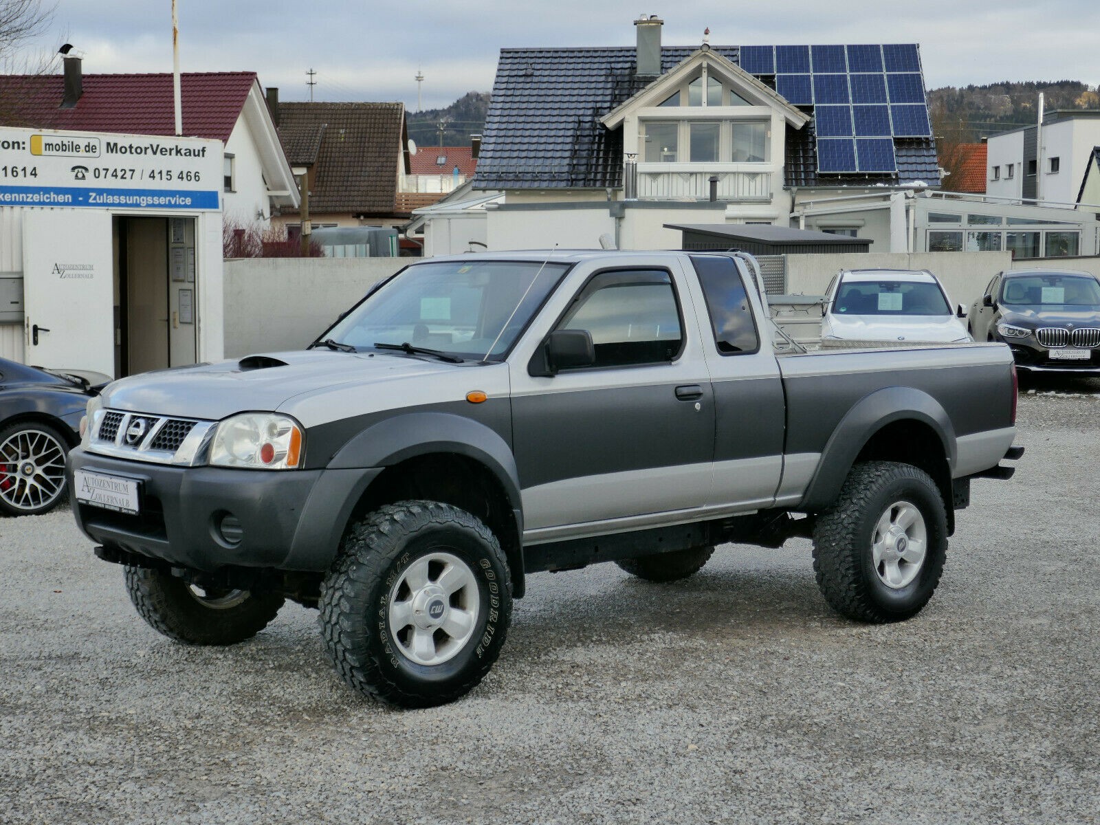 Nissan Pickup King Cab Profi 4X4 *HÖHER*TÜV JANUAR 2023