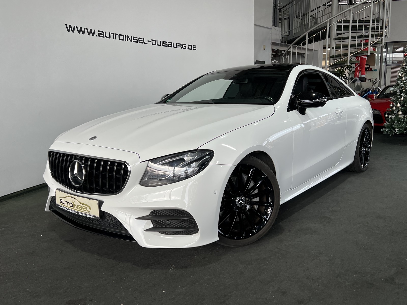 Mercedes-Benz E200 Coupe AMG-Paket Pano Burmester Kamera