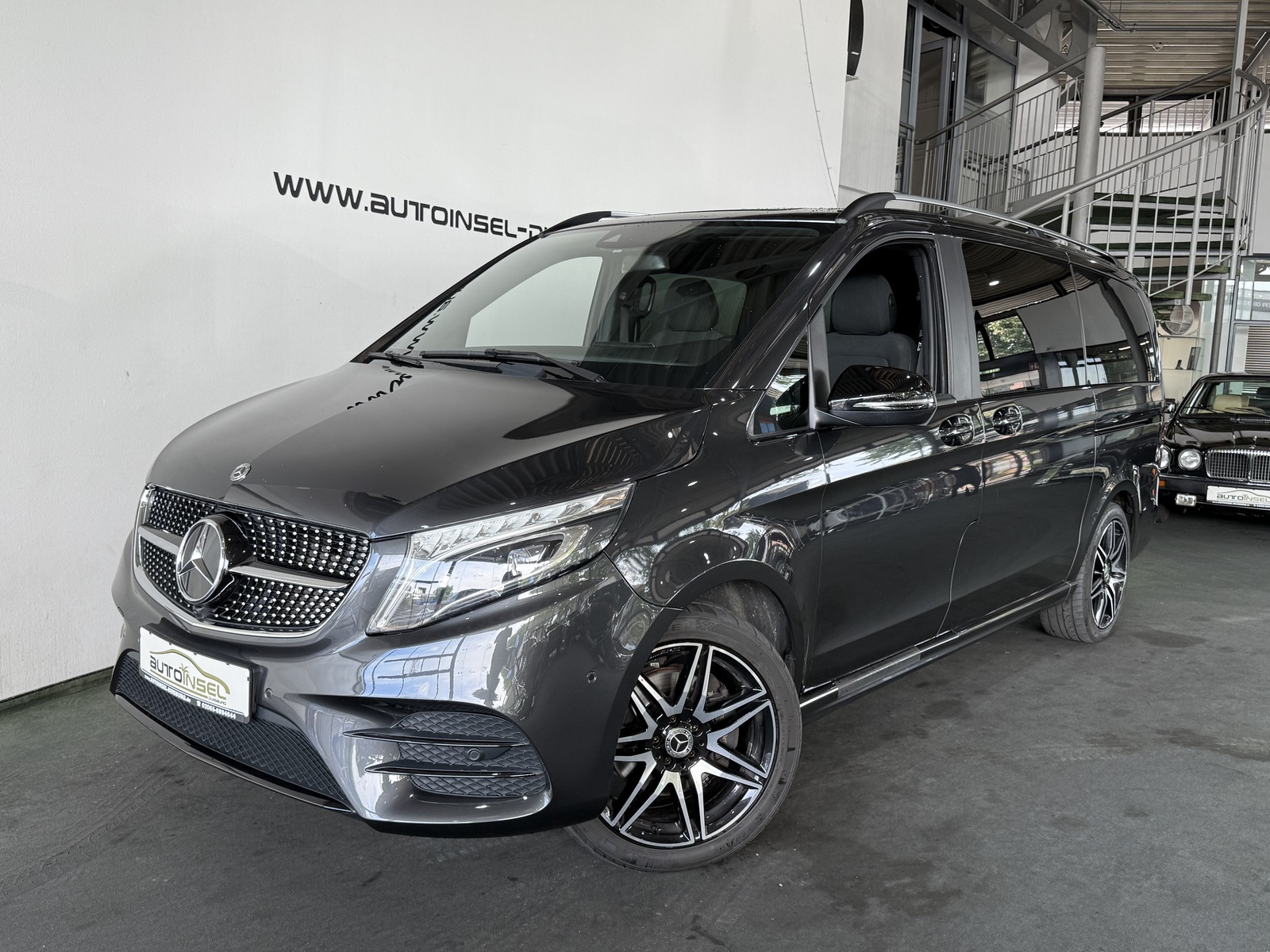 Mercedes-Benz V300d AMG-Line Lang 8-Sitzer 2.Hand Kamera AHK