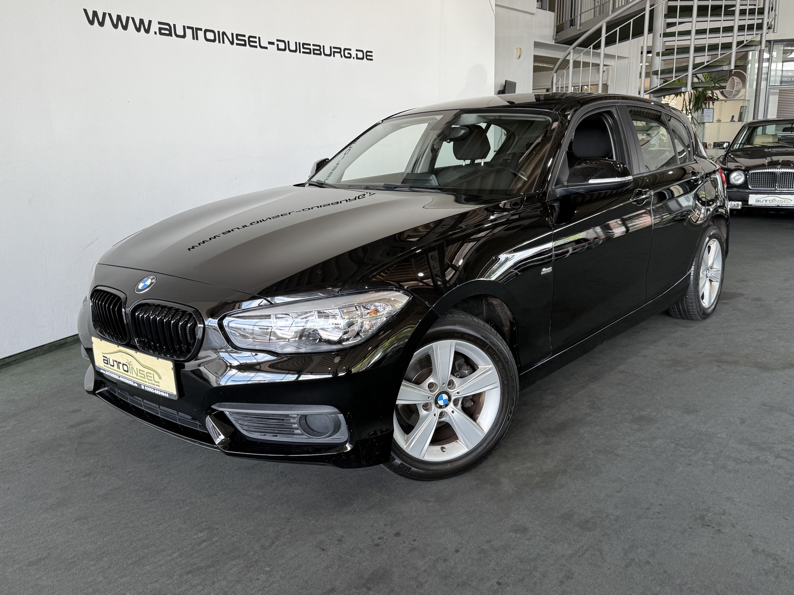BMW 118i Aut 5-Türer Sport-Line PDC AHK SHZ Klima
