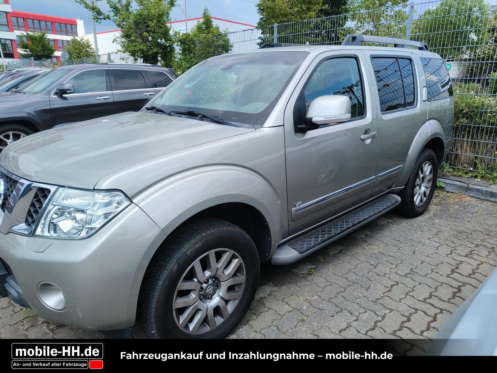 Nissan Pathfinder 3.0 LE KAMERA SD AHK LEDER MEMORY