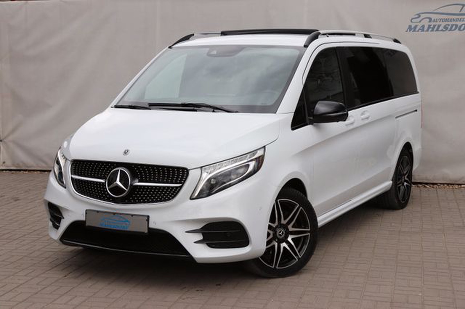 Mercedes-Benz V 300 lang 4M AIRMATIC NIGHT PANO AMG MBUX 360