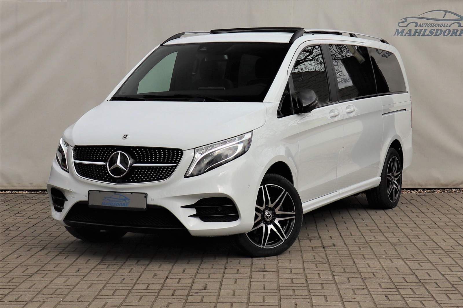 Mercedes-Benz V 300 d 4M AIRMATIC AMG NIGHT MBUX TISCH NAPPA LEDER MEMORY STANDHEIZUNG