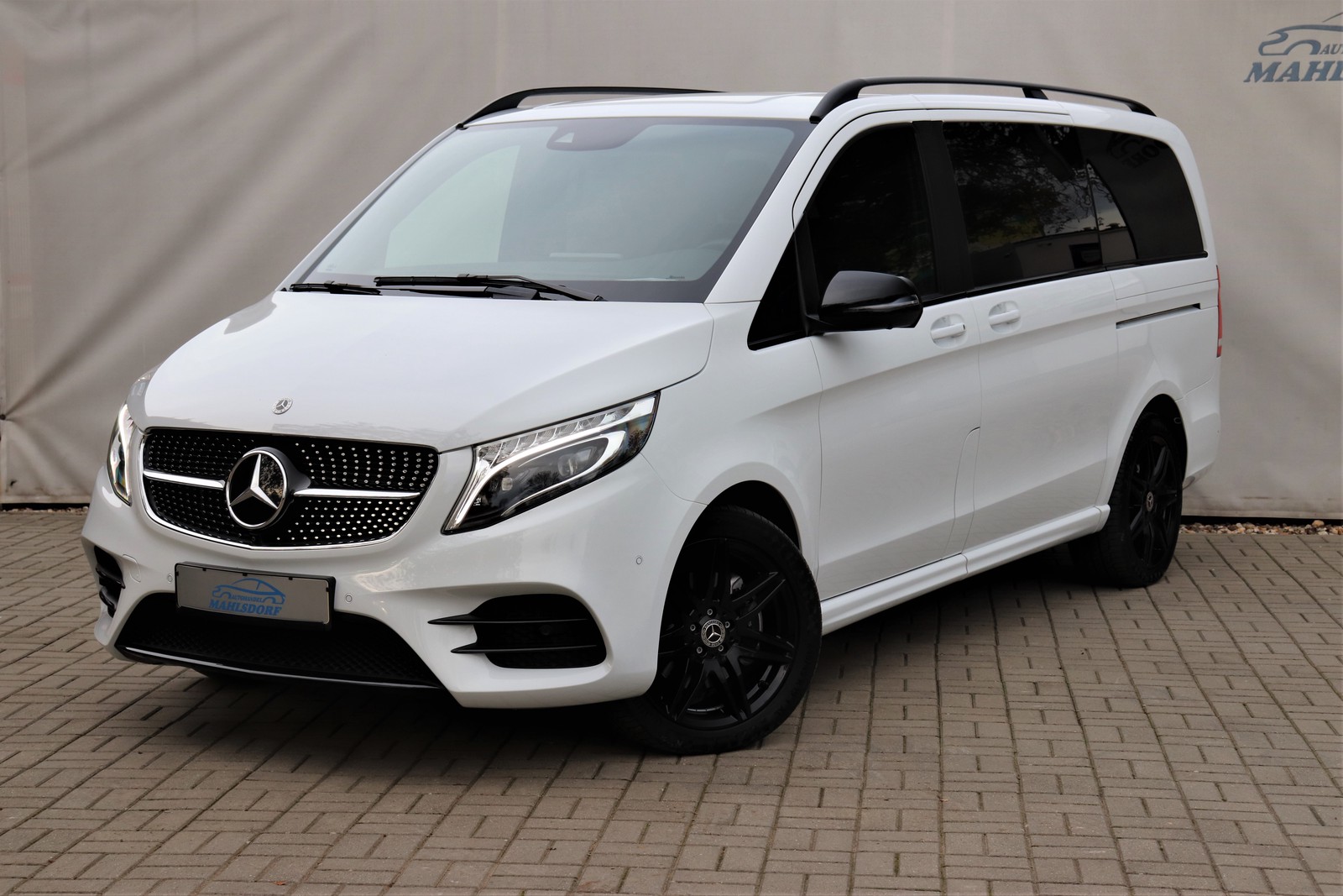 Mercedes-Benz V300 d L 4MATIC AIRMATIC AMG NIGHT MBUX 360 STANDHEIZUNG LEDER LUGANO