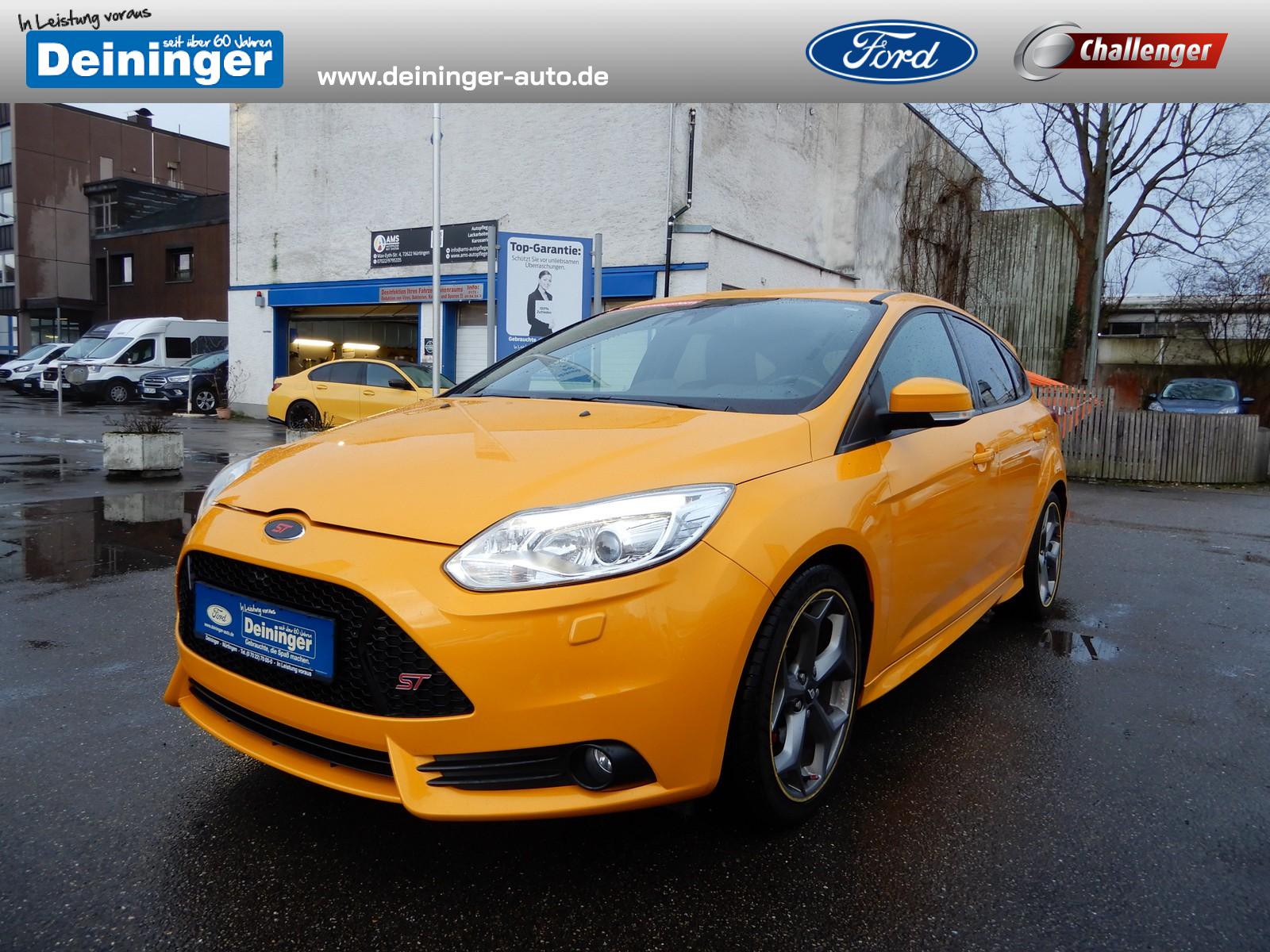 Ford Focus ST LEDER-PAKET-SPORT BI-XENON NAVI TEMPOMAT FAHRASSISTENZ/KOMFORT-PAKET