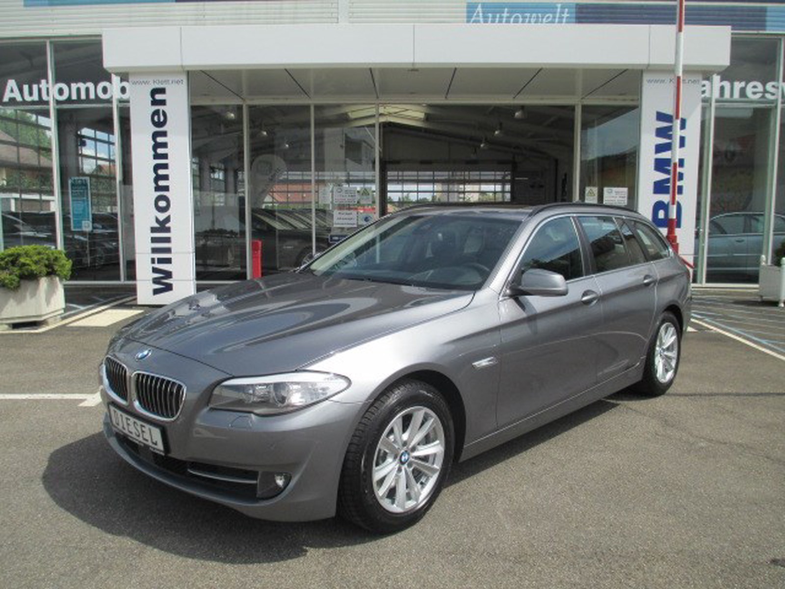 Bmw 525 D Xdrive Touring A Used Buy In Rielasingen Worblingen Price Eur Int Nr Sold